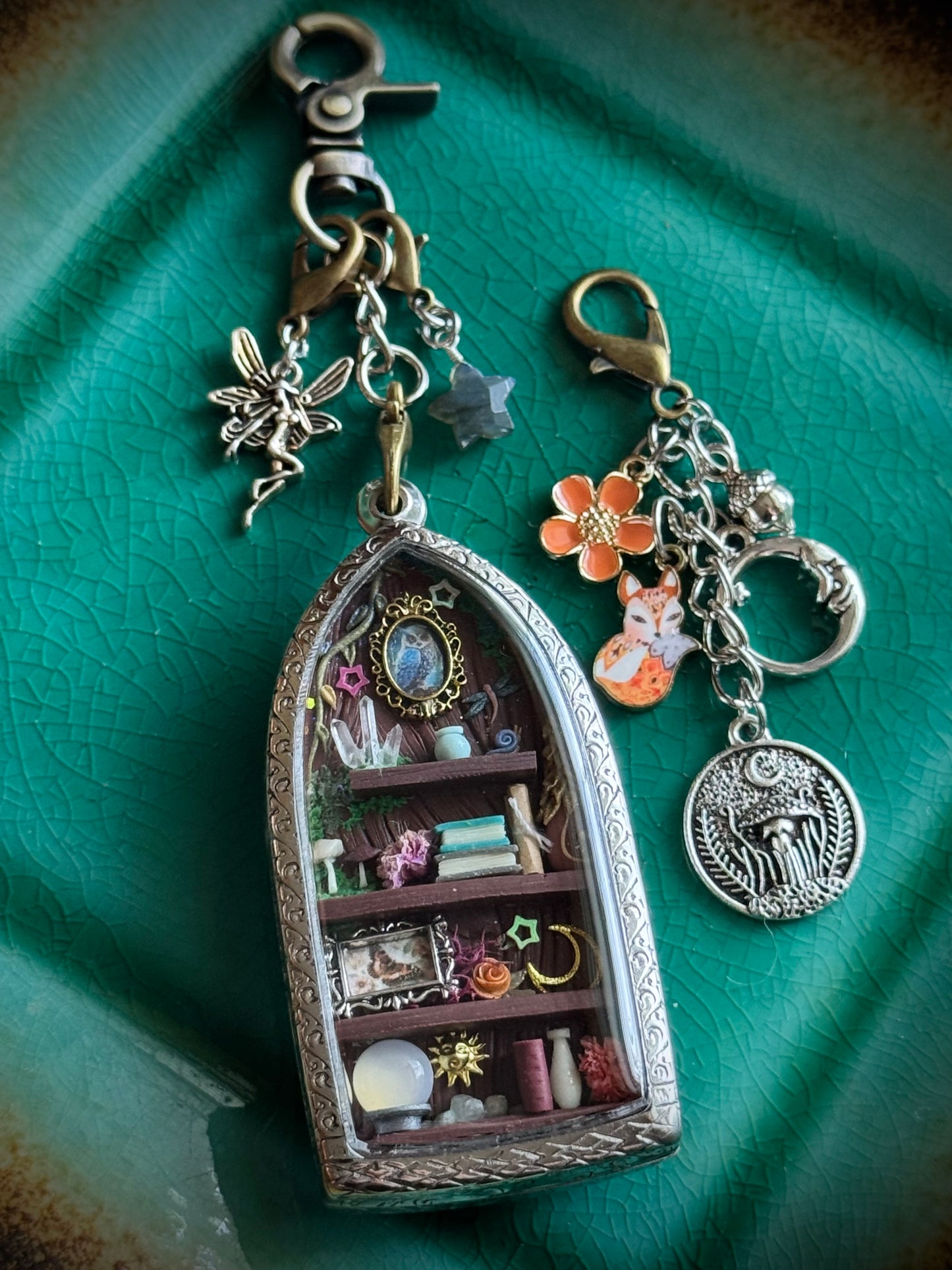 V’s shadow box